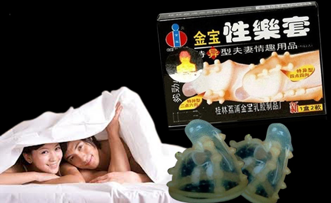 Cận cảnh dải bi mềm bao quanh đầu bao cao su Gold Bi.