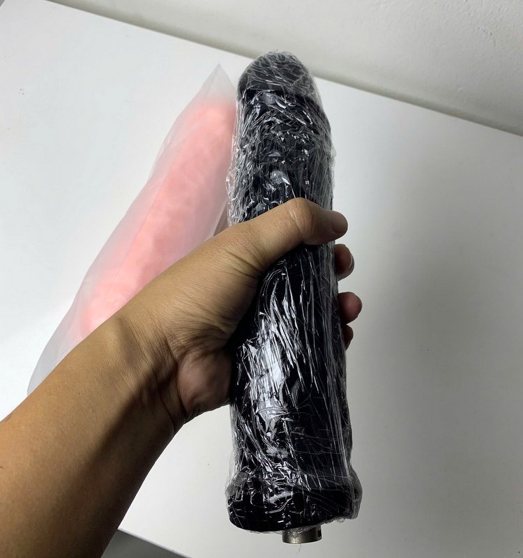 đầu dương vật siêu khủng gắn máy thủ dâm Machigun