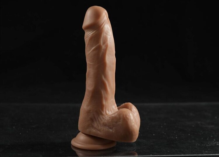 Dương vật giả Dildo Mizzzee da nâu siêu mềm đế hít chắc chắn