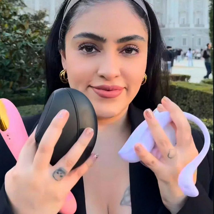 Lisa và những món đồ chơi tình dục yêu thích